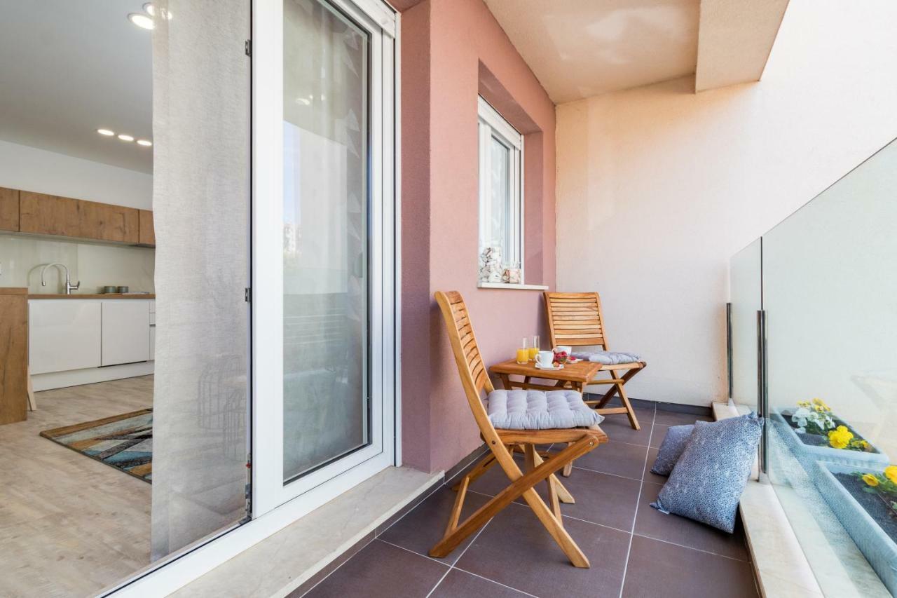 Monte Paradiso Deluxe Apartment Pula Exterior photo